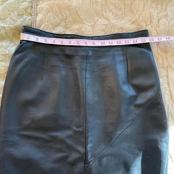Women’s black leather skirt. 32 inches waist line - Picture 8 of 12